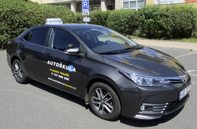 Toyota Corolla 1.6 VVTL-i - výcvikové vozidlo Autoškola Tesařík