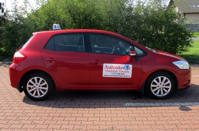 Toyota Auris 1,6 VVTL-i - druhý pohled